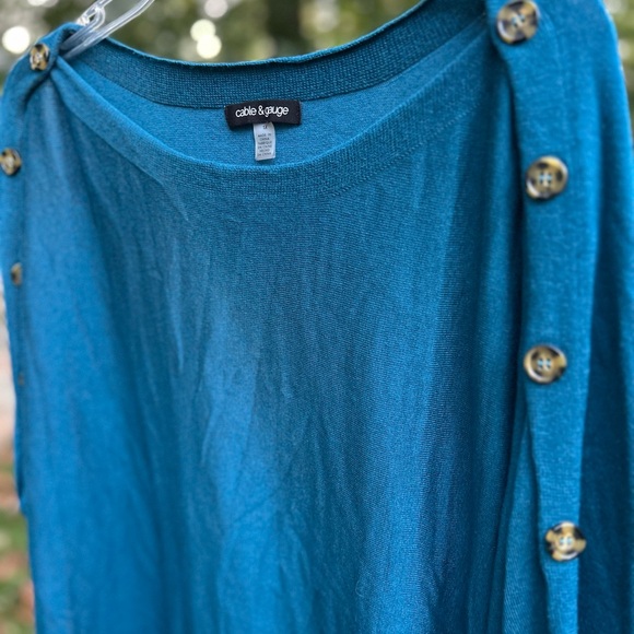 Plus size Cable & Gauge Teal Button-Detail Women's Sweatshirt - Picture 2 of 5